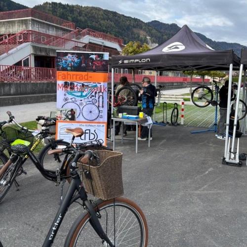 Mobile Fahrradwerkstatt an der HAK HAS Wörgl