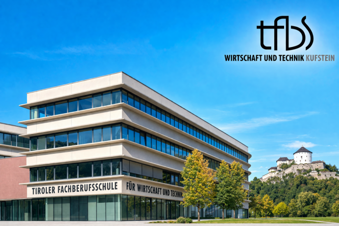 Bild zeigt das Gebäude der TFBS Kufstein mit LOGO