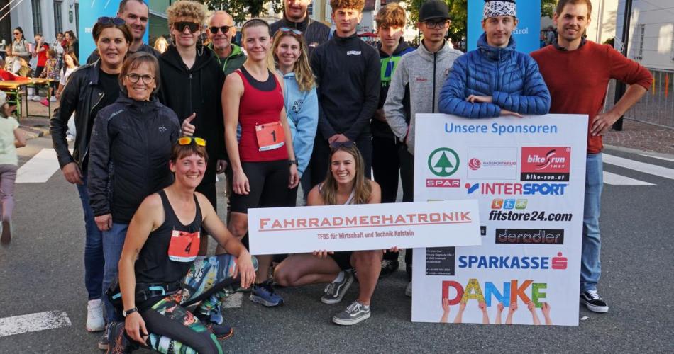 Die Fahrradmechatroniker präsentieren sich zum Autofreien Tag in Reutte