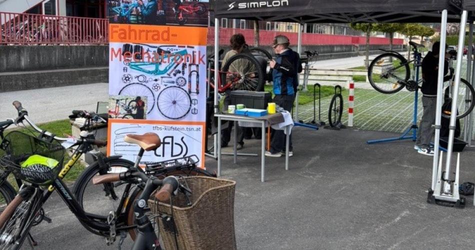Mobile Fahrradwerkstatt an der HAK HAS Wörgl